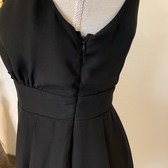 F-21 dress with ruffled front and petaled collar - Picture 5 of 14